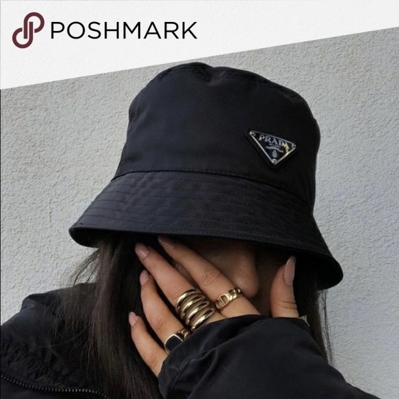 Prada: Triangle Logo Re-Nylon Edition Bucket Hat - Picture 6 of 17